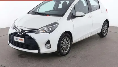 Bianco Usata 2017 Toyota Yaris Active Due volumi | 8999 € (Buon prezzo)
