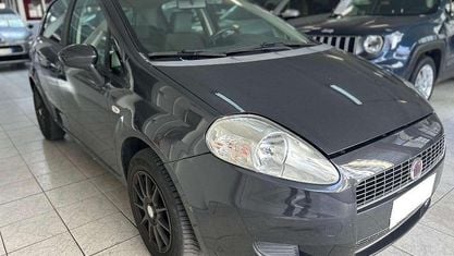 Usata Fiat Grande Punto Dynamic 75 CV (55 kW) 2009 Grigio scuro metallizzato Utilitaria