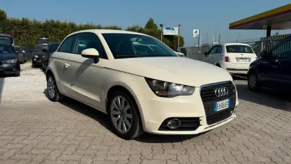 Usata Audi A1 Attraction 86 CV (63 kW) 2011 Beige Utilitaria