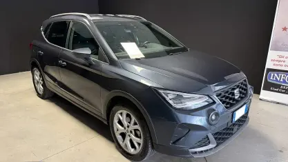Usata Seat Arona FR 110 CV (80 kW) 2023 Grigio metallizzato SUV
