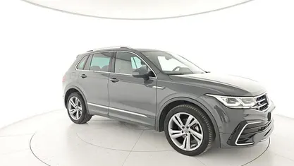 Usata VW Tiguan R-line 150 CV (110 kW) 2023 Grigio scuro SUV