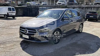 Usata Mercedes B180 Premium 116 CV (85 kW) 2022 Grigio Monovolume