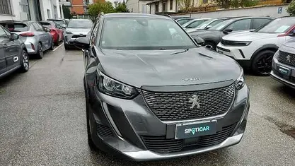 Grigio Usata 2023 Peugeot 2008 Allure SUV | 16.950 € (Buon prezzo)