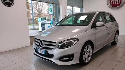 Usata Mercedes B200 136 CV (100 kW) 2015 Grigio Monovolume