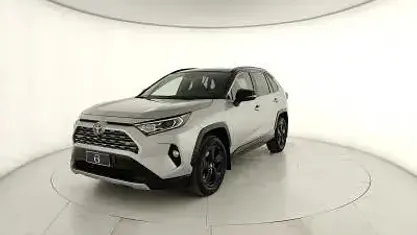 Usata Toyota Yaris Hybrid 92 CV (67 kW) 2021 Argento SUV