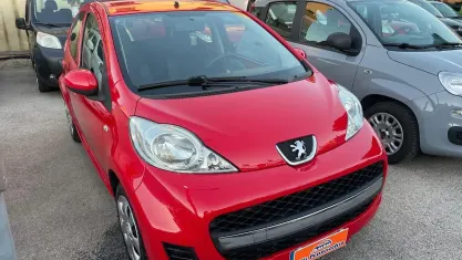 Usata Peugeot 107 68 CV (50 kW) 2012 Rosso Utilitaria