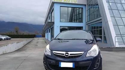 Usata Opel Corsa Edition 86 CV (63 kW) 2013 Blu/azzurro Utilitaria