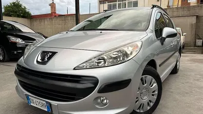 Argento Usata 2009 Peugeot 207 Station wagon | 3499 € (Buon prezzo)
