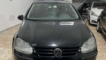 Other Usata 2004 VW Golf Trendline Tre volumi | 2699 € (Buon prezzo)