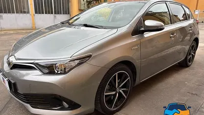 Usata Toyota Auris Hybrid Business Edition 99 CV (72 kW) 2017 Berlina