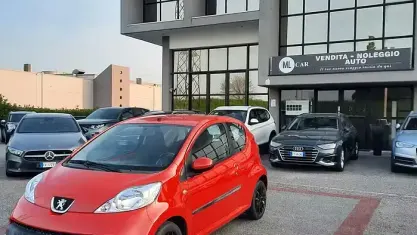Usata Peugeot 107 68 CV (50 kW) 2009 Rosso Utilitaria