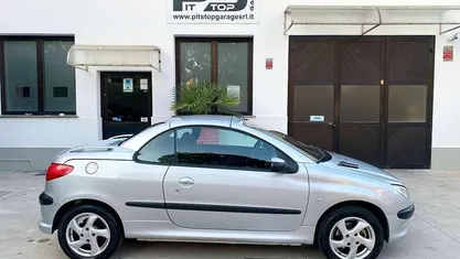 Usata 2002 Peugeot 206 CC Cabrio | 5990 € (Molto cara)