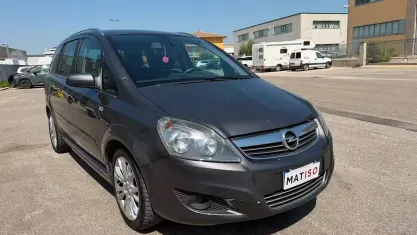 Usata Opel Zafira 150 CV (110 kW) 2009 Grigio Monovolume