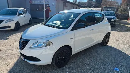 Usata 2015 Lancia Ypsilon Due volumi | 6480 € (Ottimo prezzo)