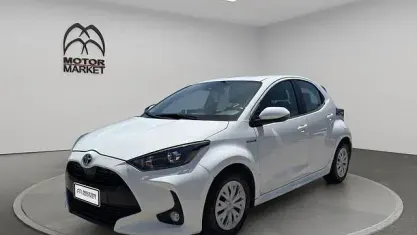 Usata Toyota Yaris Hybrid Active 116 CV (85 kW) 2021 Bianco Berlina
