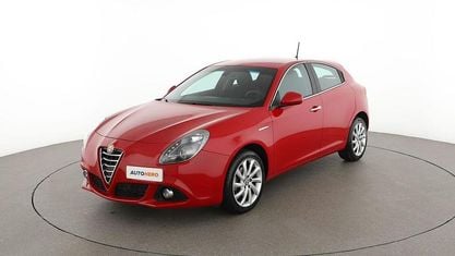 Usata Alfa Romeo Giulietta Distinctive 120 CV (88 kW) 2016 Rosso Utilitaria