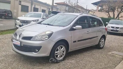 Grigio Usata 2008 Renault Clio II LE Tre volumi | 3300 € (Buon prezzo)