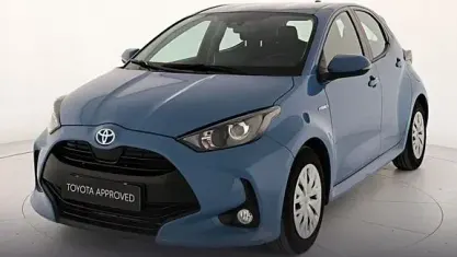 Usata Toyota Yaris Hybrid Active 116 CV (85 kW) 2021 Urban blue Berlina
