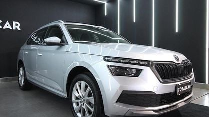 Usado Skoda Kamiq Style 110 CV (80 kW) 2022 Plateado SUV