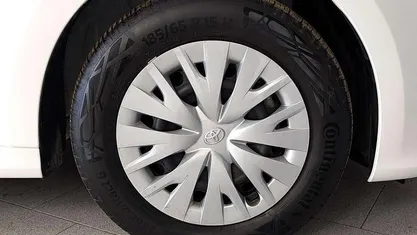 Usata Toyota Yaris Hybrid Active 92 CV (67 kW) 2025 Bianco Berlina