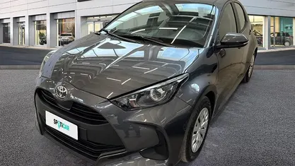 Usata Toyota Yaris Hybrid Active 101 CV (74 kW) 2025 Grigio Utilitaria