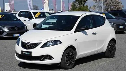 Usata Lancia Ypsilon Gold 69 CV (50 kW) 2023 Utilitaria