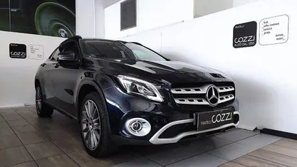 Usata Mercedes GLA200 Business 136 CV (100 kW) 2018 Blu/azzurro SUV