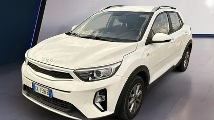 Bianco Usata 2022 Kia Stonic Urban SUV | 13.900 € (Buon prezzo)