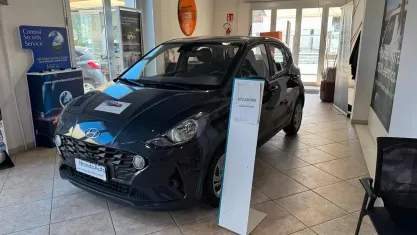 Usata Hyundai i10 Advanced 67 CV (49 kW) 2023 Grigio Utilitaria