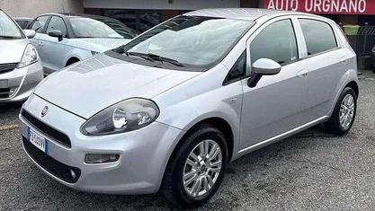 Usata Fiat Punto Lounge 77 CV (56 kW) 2016 Argento Utilitaria