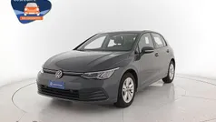 Dolphin grey metallizzato Usata 2021 VW Golf VIII Life Tre volumi | 18.000 € (Buon prezzo)