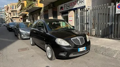 Usata Lancia Ypsilon Silver 69 CV (50 kW) 2011 Nero Utilitaria