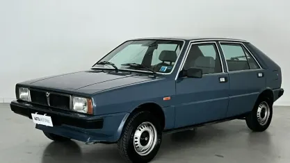 Usata Lancia Delta 75 CV (55 kW) 1981 Blu Utilitaria
