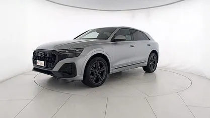 Usata Audi Q8 S-Line 231 CV (169 kW) 2025 Grigio satellite metallizzato SUV