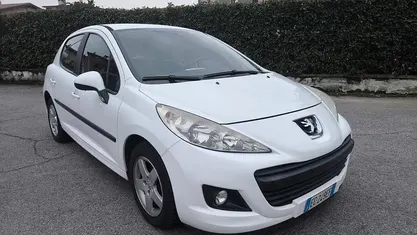 Usata Peugeot 207 73 CV (53 kW) 2010 Bianco Utilitaria