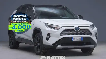Bianco tetto nero Usata 2021 Toyota RAV4 Hybrid Style SUV | 29.968 € (Buon prezzo)
