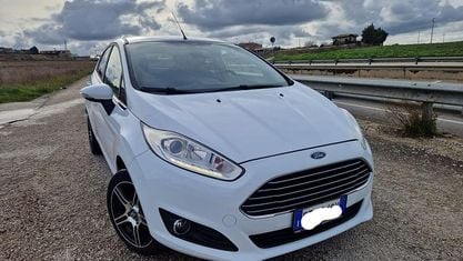 Usata Ford Fiesta Titanium 97 CV (71 kW) 2015 Bianco Berlina