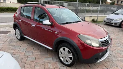 Usata 2012 Dacia Sandero Tre volumi | 5450 € (Buon prezzo)