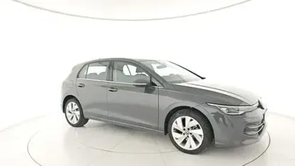 Usado VW Golf VIII Style 150 CV (110 kW) 2025 Gris Utilitario