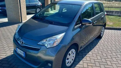 Usata Toyota Verso-S Active 99 CV (72 kW) 2011 Monovolume