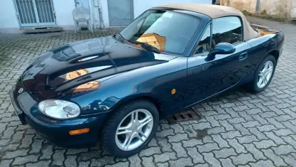 Usata Mazda MX5 110 CV (80 kW) 2000 Blu Cabrio