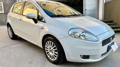Bianco Usata 2009 Fiat Grande Punto Due volumi | 3900 € (Buon prezzo)