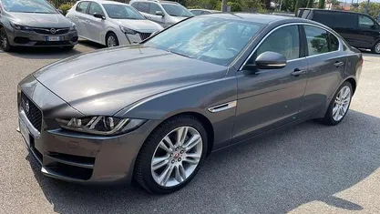 Grigio Usata 2017 Jaguar XE Prestige Tre volumi | 13.990 € (Ottimo prezzo)