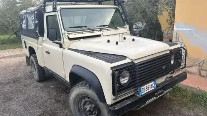 Käytetty Land Rover Defender 86 HP (63 kW) 1990 Peessi Katumaasturi