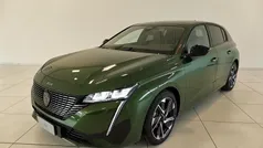Verde Nuova 2024 Peugeot 308 Allure Tre volumi | 24.890 € (Ottimo prezzo)