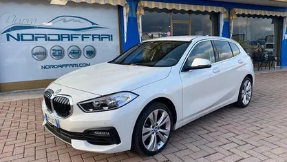 Usata BMW 116 Advantage 116 CV (85 kW) 2022 Bianco Utilitaria
