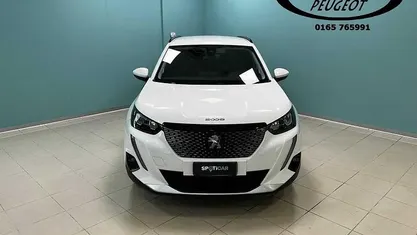Usata Peugeot 2008 Active 102 CV (75 kW) 2021 Bianco SUV