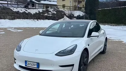 Usata Tesla Model 3 RWD 208 kW (283 CV) 2023 Bianco Berlina