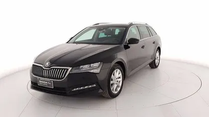 Nero metallizzato Usata 2023 Skoda Superb Executive Station wagon | 26.500 € (Super prezzo)