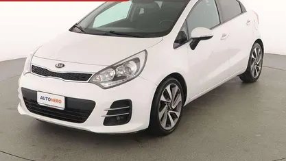 Usata Kia Rio 90 CV (66 kW) 2015 Bianco Berlina